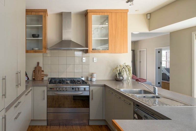 92 Palatine Terrace, Saint Martins, Christchurch - Carousel 2