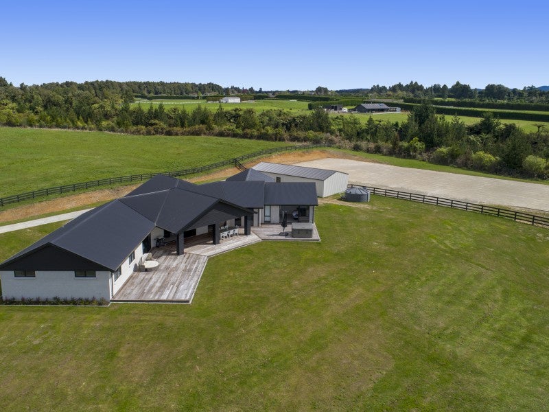 25 Sarona Park Drive, Tauranga - Carousel 1