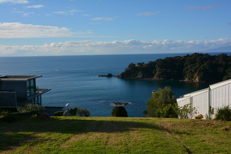 37 Queens Drive, Oneroa, Waiheke Island - Carousel 2