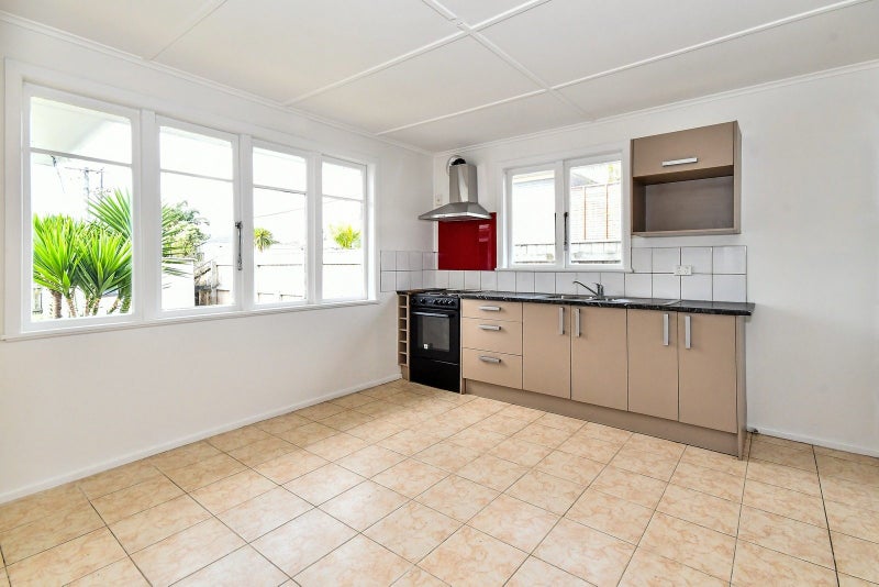18 Chilcott Road, Henderson, Auckland - Carousel 2