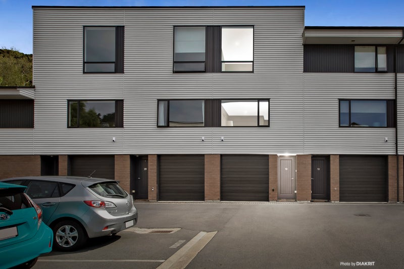 19/8 Thatcher Cres, Crofton Downs, Wellington - Carousel 1