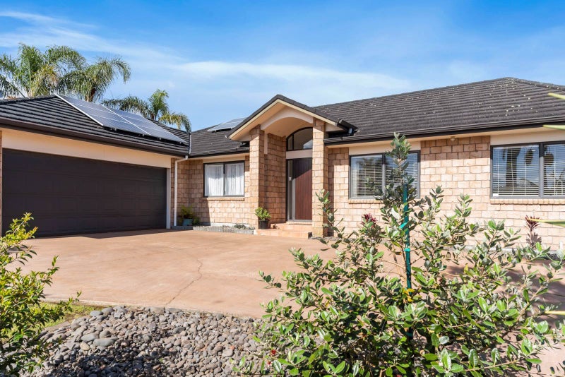 8 Phoenicia Court, The Gardens, Auckland - Carousel 1