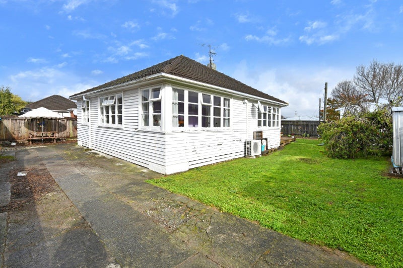 1/84 Pine Avenue, Ebdentown, Upper Hutt - Carousel 1