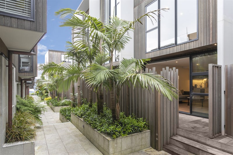 10/6 Waima Street, Grey Lynn, Auckland - Carousel 1