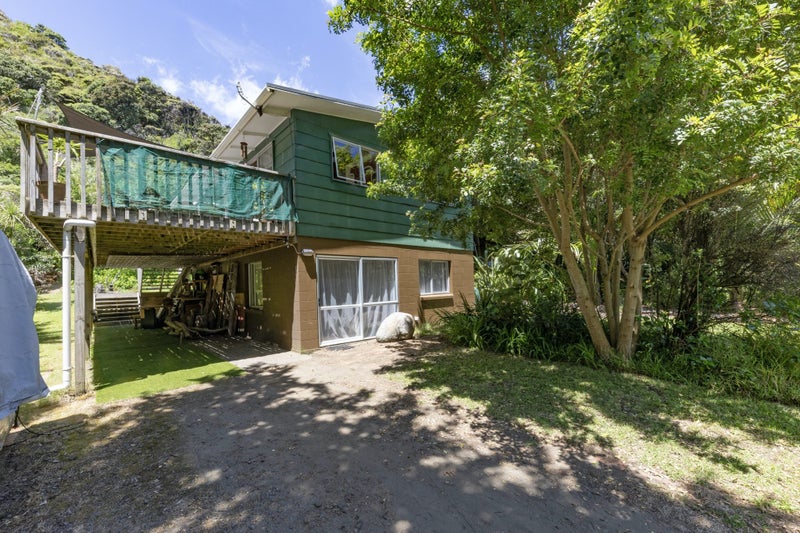 11 Karekare Road, Karekare, Auckland - Carousel 2
