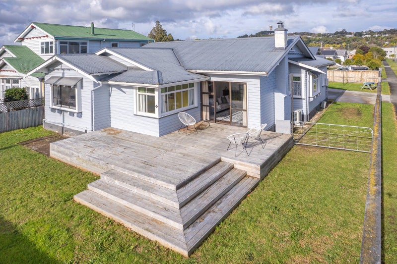 32 Jones Street, Whanganui East, Whanganui - Carousel 1