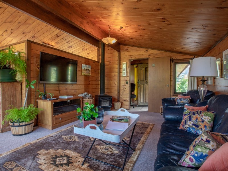 31A Ranui Terrace, Tawa, Wellington - Carousel 2