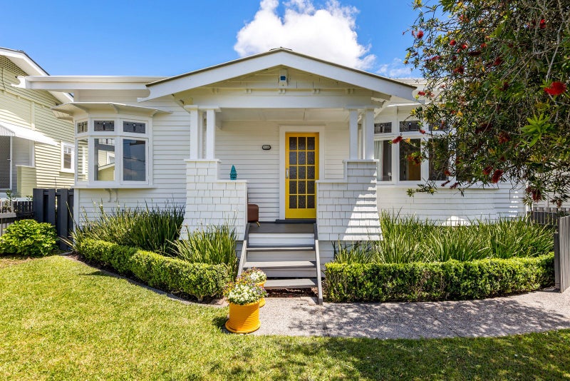 34 Kiwi Road, Point Chevalier, Auckland - Carousel 2