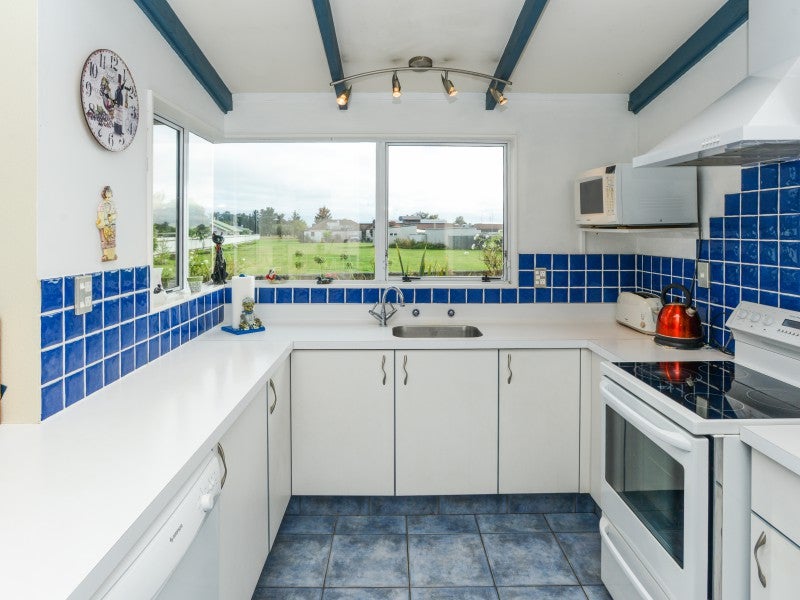 14 Whiting Crescent, Greenmeadows, Napier - Carousel 2