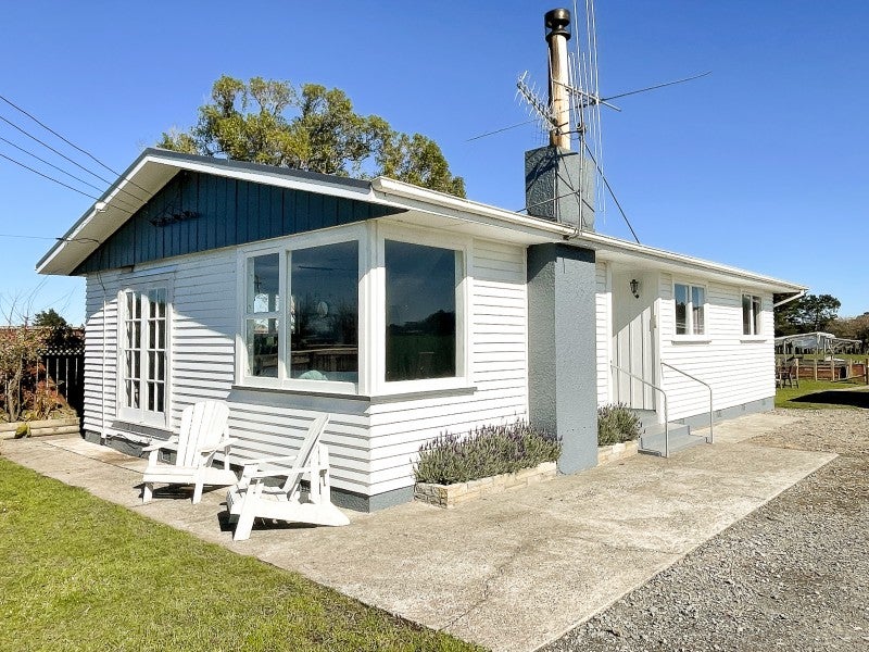 56 Goldings Line, Marton - Carousel 1