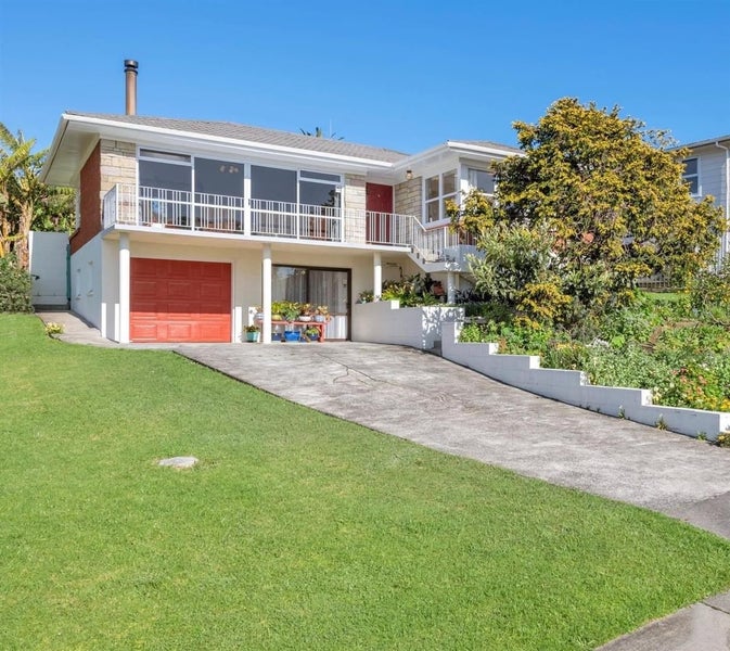 17 Larne Avenue, Pakuranga Heights, Auckland - Carousel 1