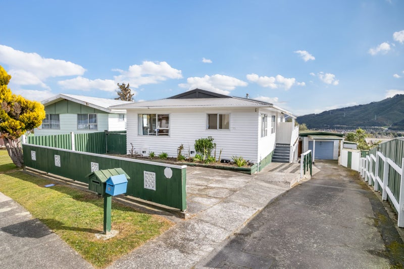 31 Aniseed Grove, Timberlea, Upper Hutt - Carousel 35
