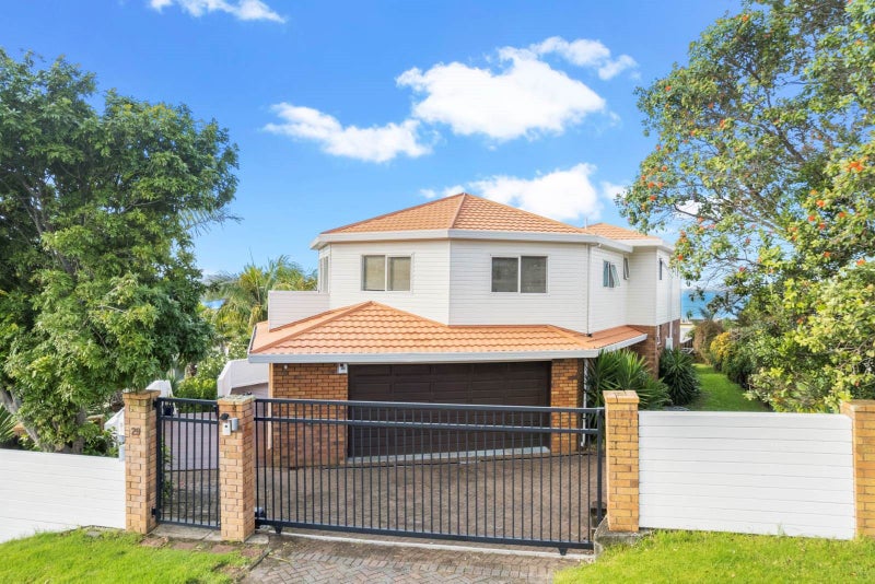 29 Ferntree Terrace, West Harbour, Auckland - Carousel 2