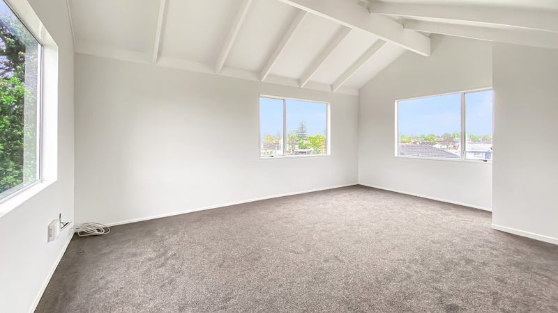 4 Vimy Place, Mangere, Auckland - Carousel 2