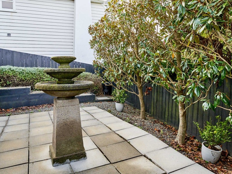 7 Talavera Terrace, Kelburn, Wellington - Carousel 21