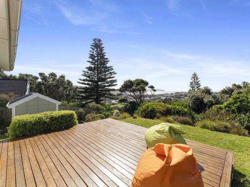 19 Spur Grove, Titahi Bay, Porirua - Carousel 1