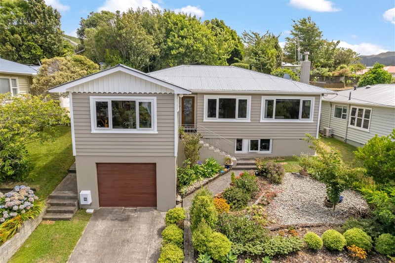 76 Redwood Avenue, Tawa, Wellington - Carousel 2