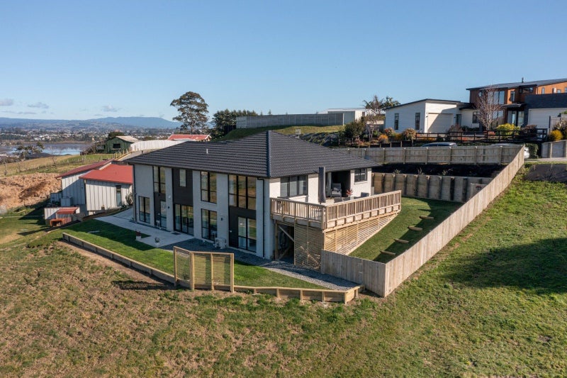 24 Eagleview Rise, Welcome Bay, Tauranga - Carousel 1