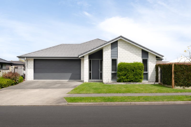 5 Glaisdale Crescent, Flagstaff, Hamilton - Carousel 1