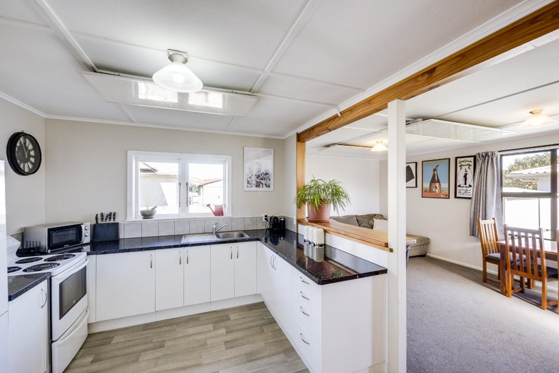 25 Flanders Avenue, Onekawa, Napier - Carousel 2