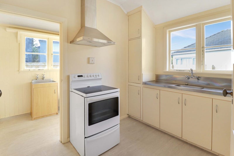 63 Lincoln Avenue, Epuni, Lower Hutt - Carousel 2