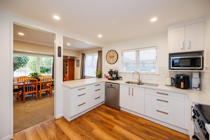 90 Brightwater Terrace, Terrace End, Palmerston North - Carousel 2
