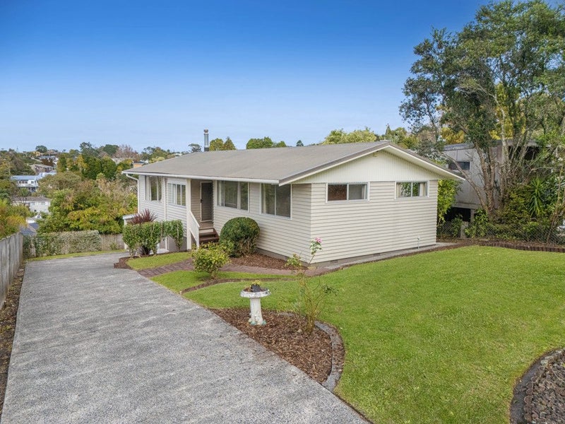 12 Finn Place, Totara Vale, Auckland - Carousel 2