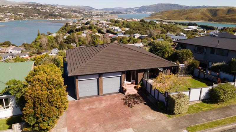 10 Bodmin Terrace, Camborne, Porirua - Carousel 1