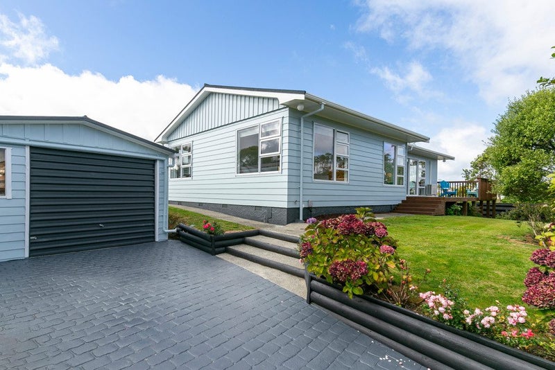12 Loasby Crescent, Newlands, Wellington - Carousel 1