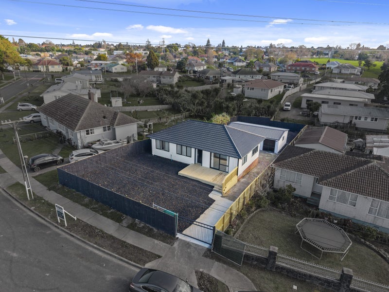 8 Guthrey Place, Otara, Auckland - Carousel 1