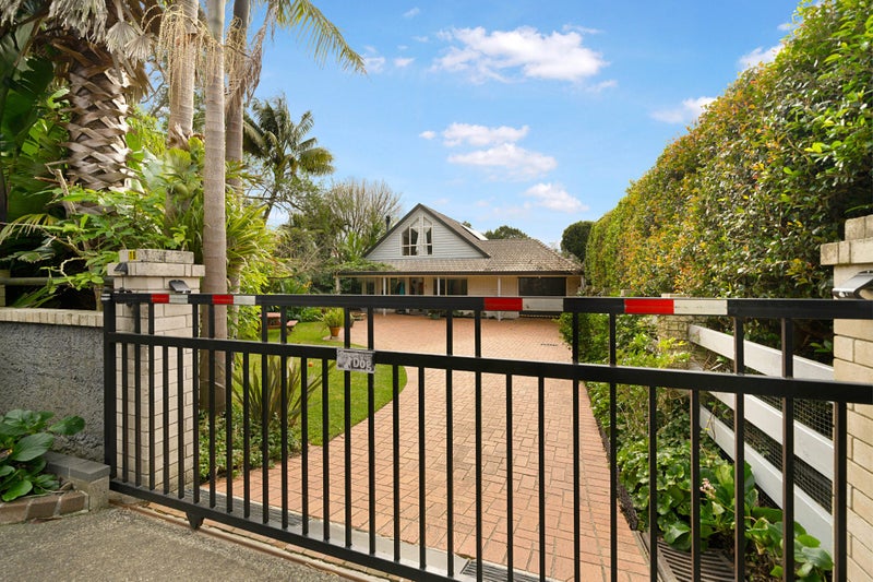 2/18A Clayburn Road, Glen Eden, Auckland - Carousel 1