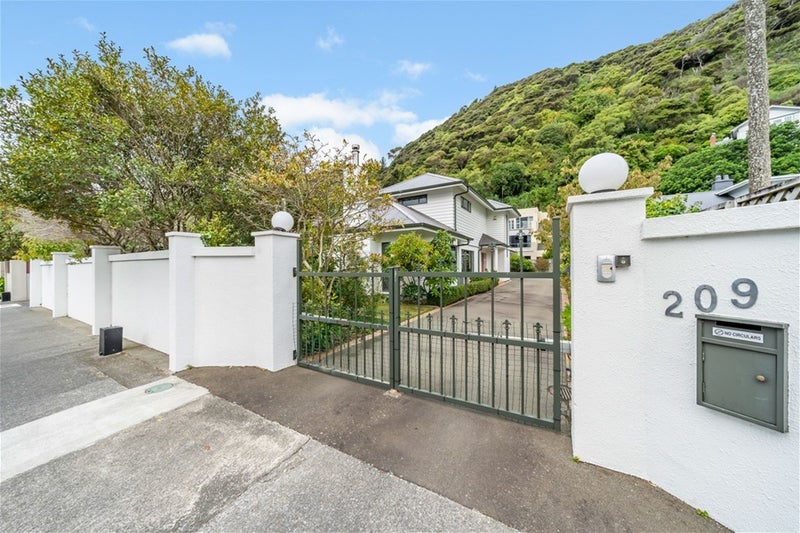 209 Muritai Road, Eastbourne, Lower Hutt - Carousel 25