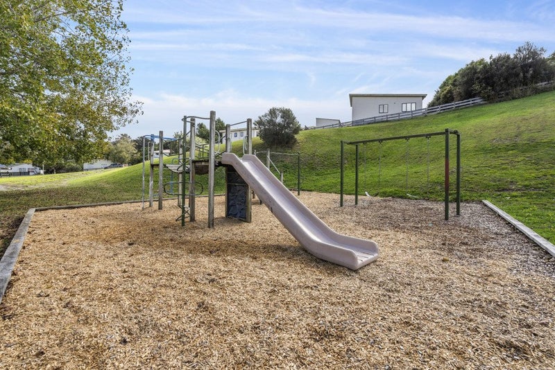 22 Speargrass Grove, Timberlea, Upper Hutt - Carousel 24