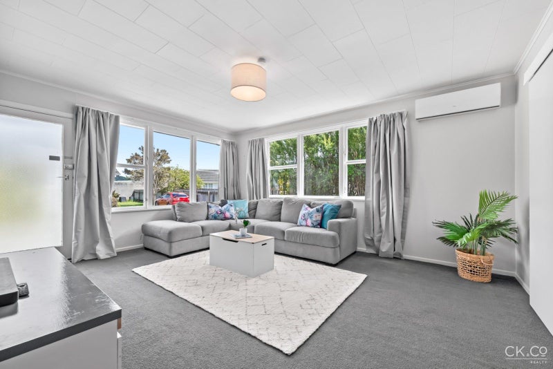 1/15 Parera Grove, Heretaunga, Upper Hutt - Carousel 2