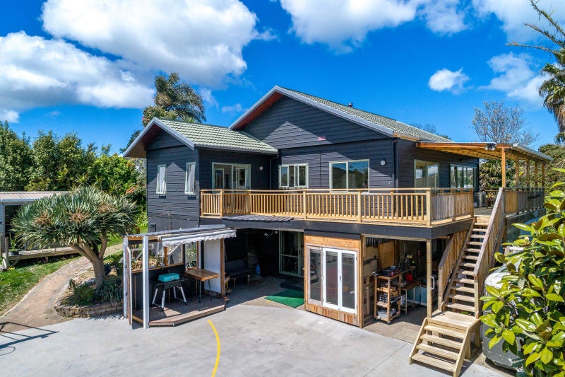 2 Natzka Road, Ostend, Waiheke Island - Carousel 1