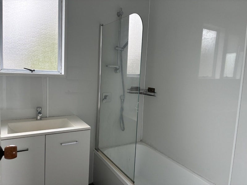 2/3 Etherton Drive, Weymouth, Auckland - Carousel 12