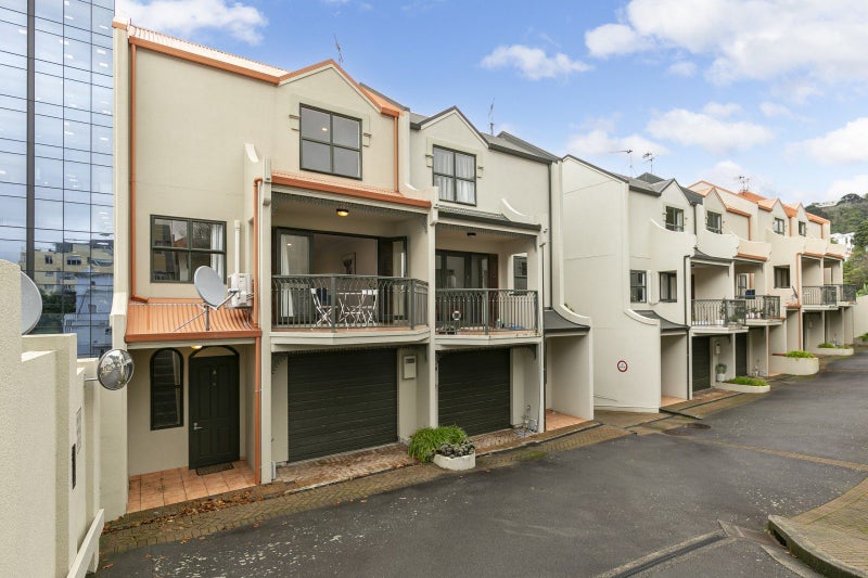 83A Hill Street, Thorndon, Wellington - Carousel 1
