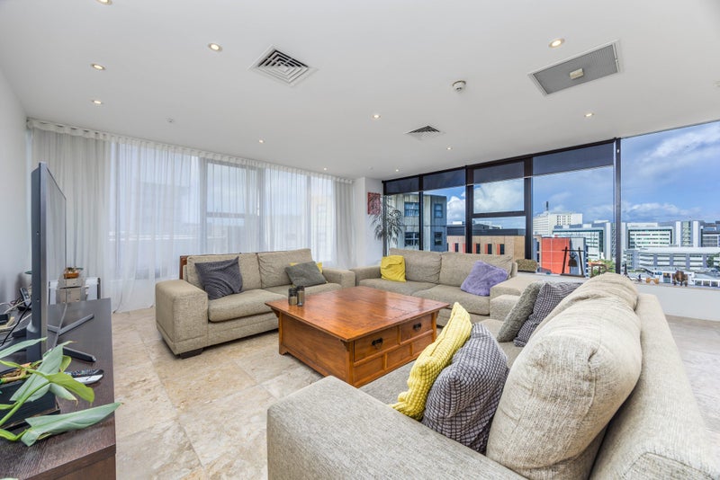 8D/2 St Martins Lane, Grafton, Auckland - Carousel 2