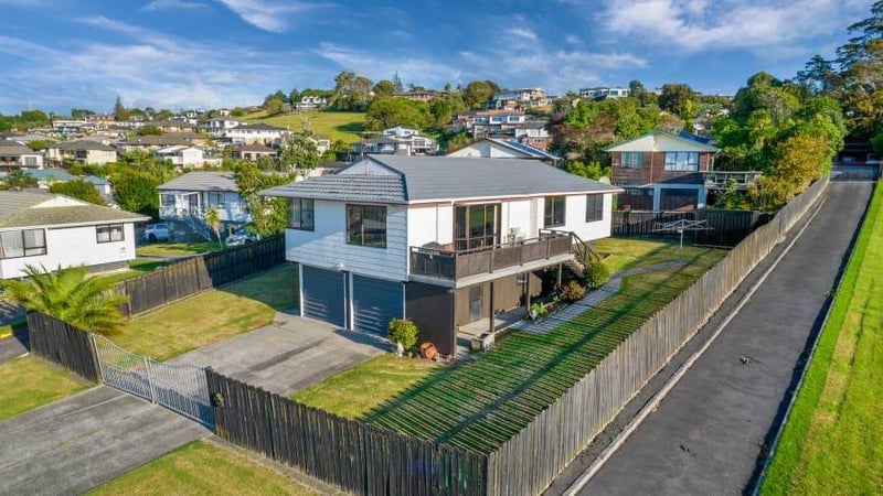19 Mataura Place, Clover Park, Auckland - Carousel 1