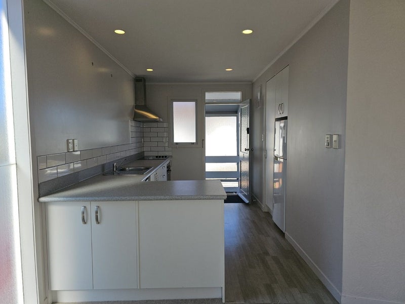 6/35 Mana Esplanade, Paremata, Porirua - Carousel 2