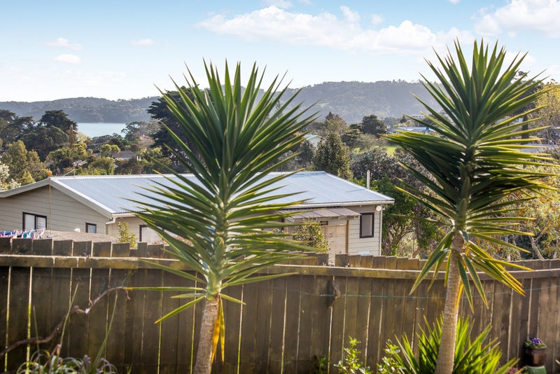 28 Kennedy Road, Surfdale, Waiheke Island - Carousel 14