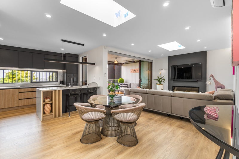 14A Kissling Place, Saint Johns, Auckland - Carousel 2