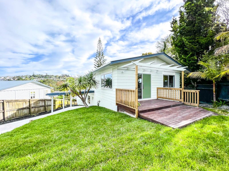 127 Brian Crescent, Stanmore Bay, Whangaparaoa - Carousel 1