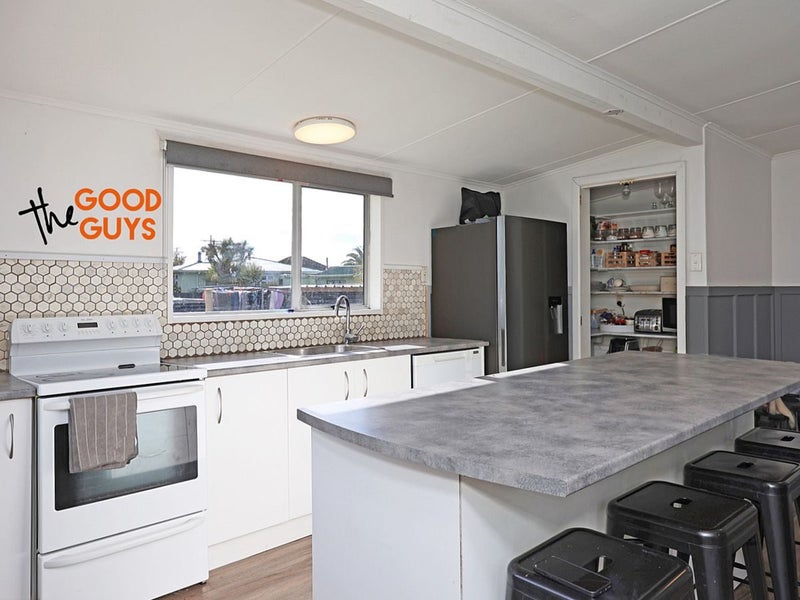 30 Trent Street, Oamaru - Carousel 1