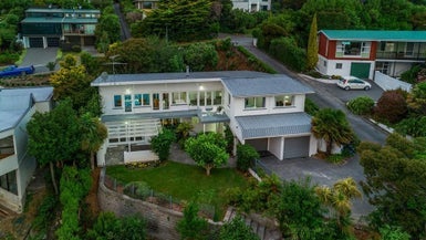 11 Takahe Drive, Cashmere, Christchurch - Carousel 1