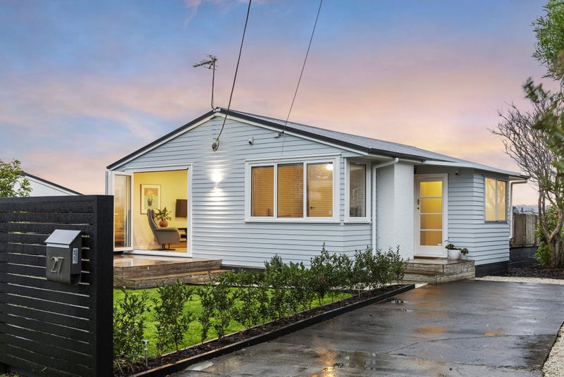 27 Kirrie Avenue, Te Atatu South, Auckland - Carousel 1
