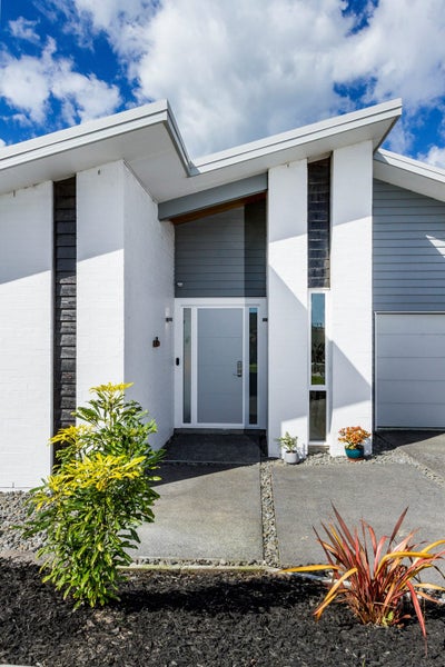3 Percival Lane, Silverdale, Silverdale - Carousel 2