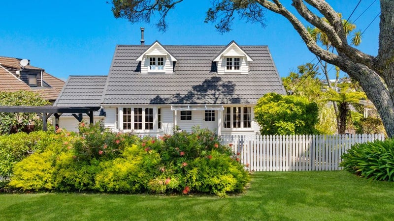 41 Montgomery Avenue, Rothesay Bay, Auckland - Carousel 1