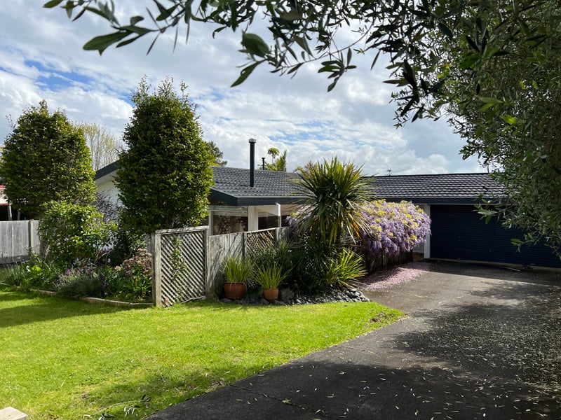 5 Oliver Twist Avenue, Mellons Bay, Auckland - Carousel 1