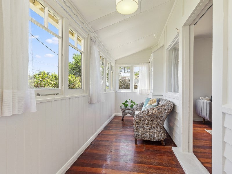 137 Apu Crescent, Lyall Bay, Wellington - Carousel 2